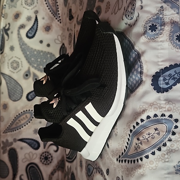 ADIDAS - Picture 3 of 10